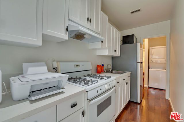 1902 Granville Avenue, Los Angeles, CA 90025
