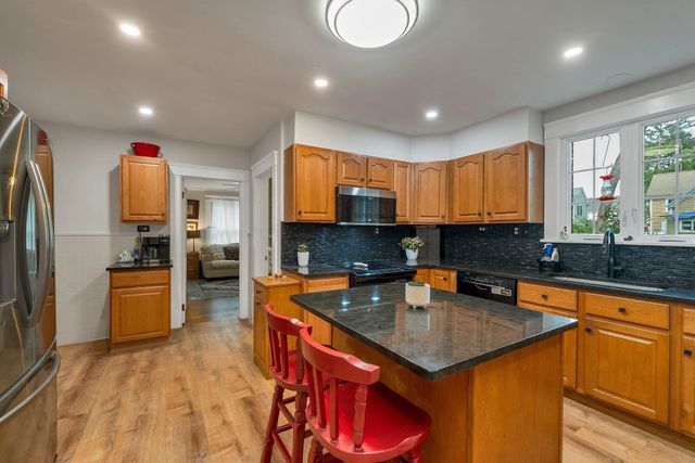5 Grant St, Chelmsford, MA 01863