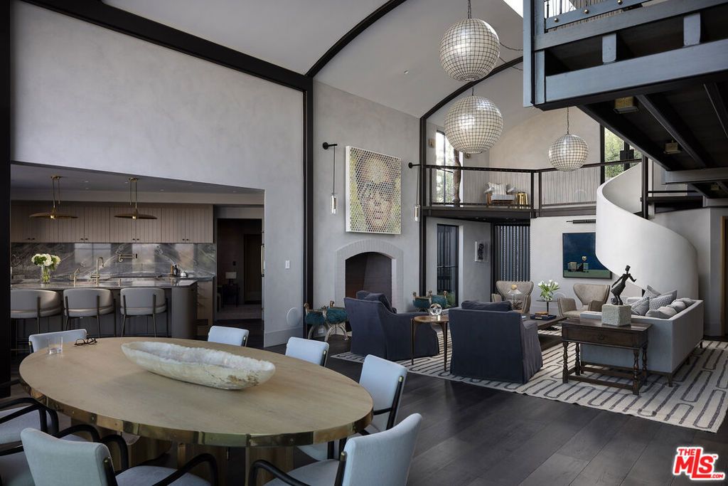 Image 19 of property listing at 1641 Woods Drive, West Hollywood, CA 90069