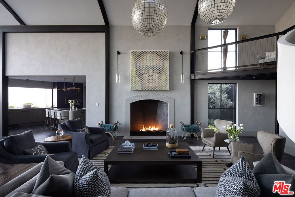 Image 20 of property listing at 1641 Woods Drive, West Hollywood, CA 90069