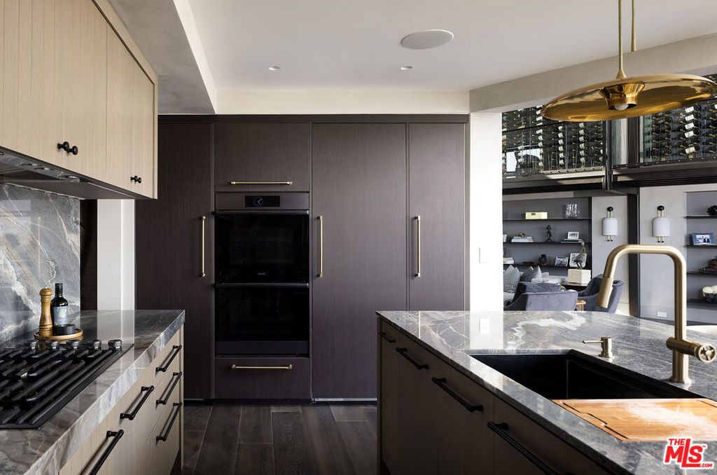 Image 23 of property listing at 1641 Woods Drive, West Hollywood, CA 90069