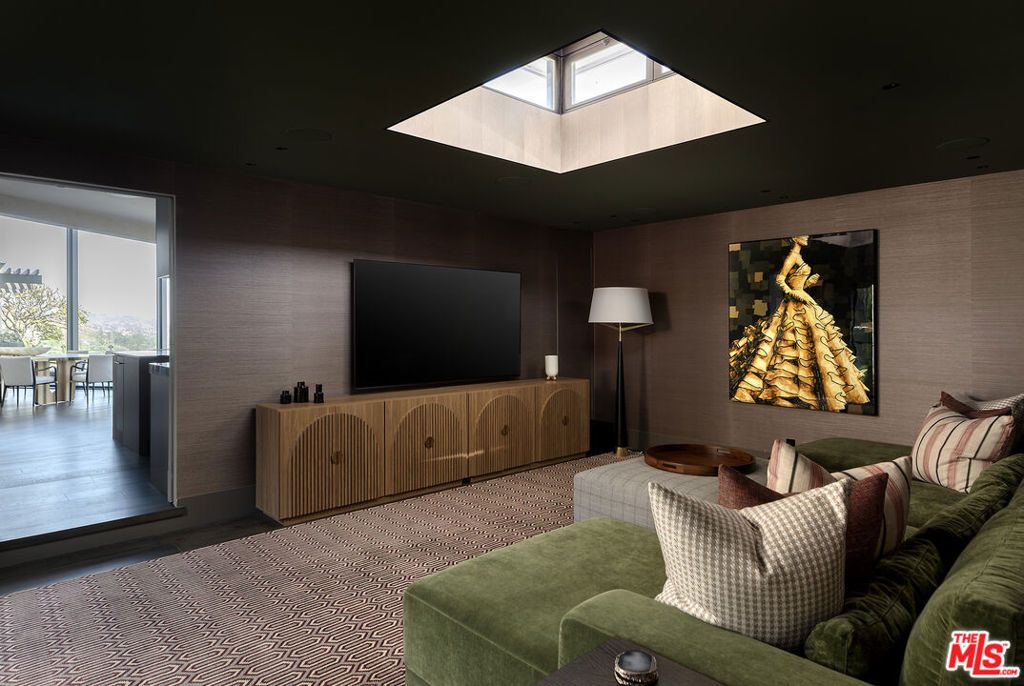 Image 26 of property listing at 1641 Woods Drive, West Hollywood, CA 90069