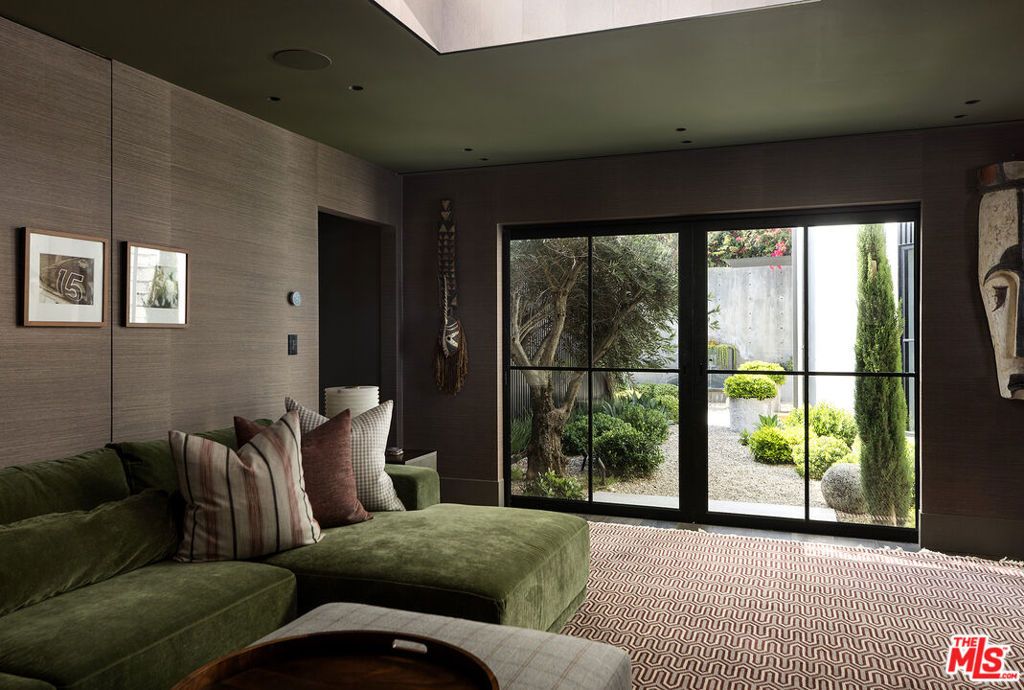 Image 28 of property listing at 1641 Woods Drive, West Hollywood, CA 90069