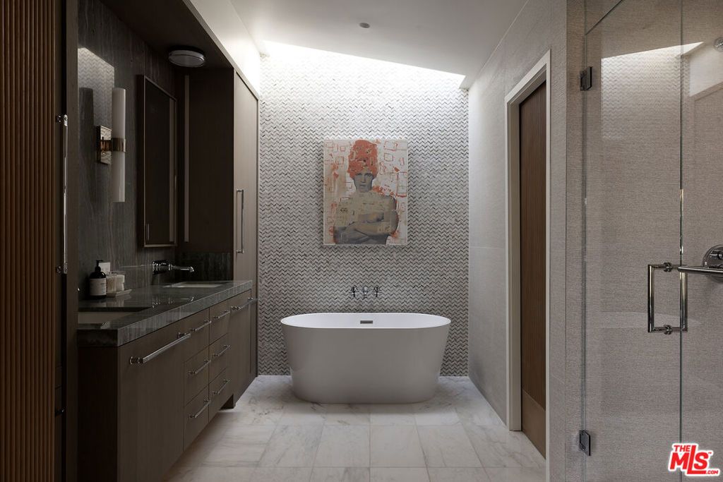 Image 31 of property listing at 1641 Woods Drive, West Hollywood, CA 90069