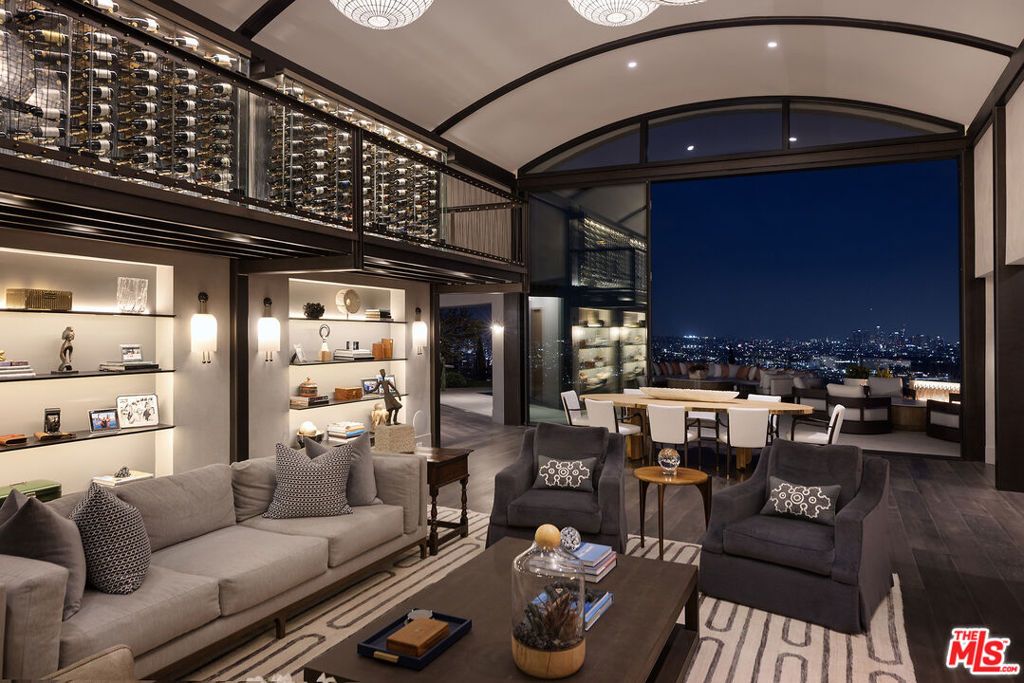 Image 34 of property listing at 1641 Woods Drive, West Hollywood, CA 90069