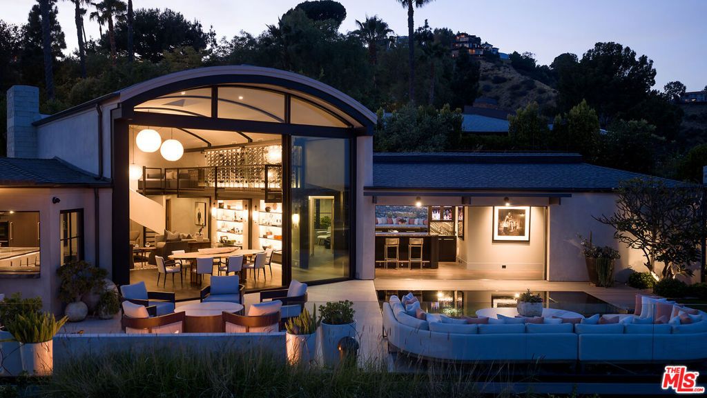 Image 36 of property listing at 1641 Woods Drive, West Hollywood, CA 90069