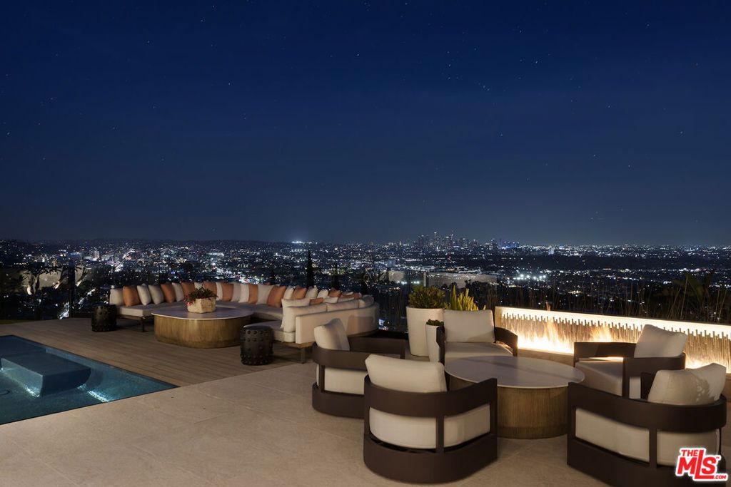 Image 38 of property listing at 1641 Woods Drive, West Hollywood, CA 90069
