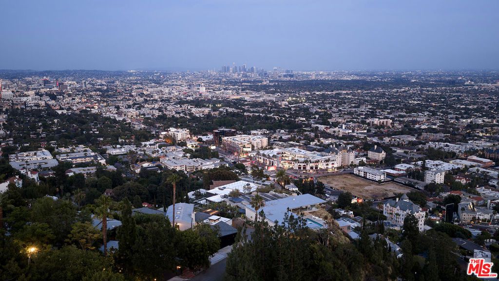 Image 42 of property listing at 1641 Woods Drive, West Hollywood, CA 90069