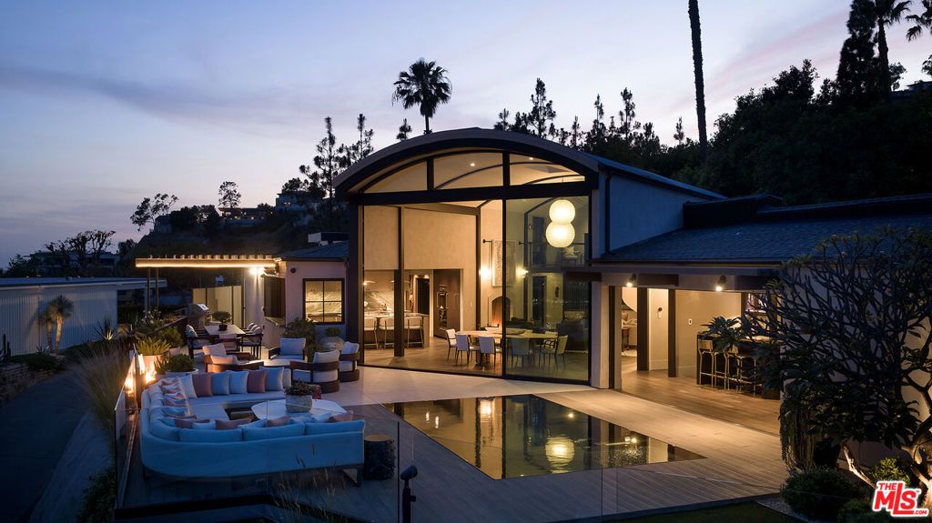 Image 43 of property listing at 1641 Woods Drive, West Hollywood, CA 90069