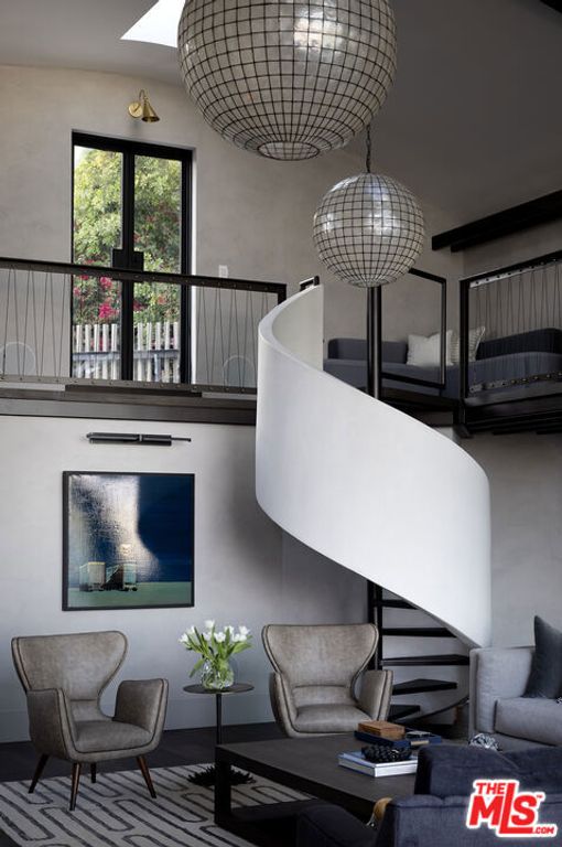 Image 5 of property listing at 1641 Woods Drive, West Hollywood, CA 90069