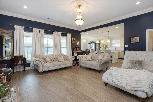 126 Kings Wood Avenue, Thibodaux, LA 70301