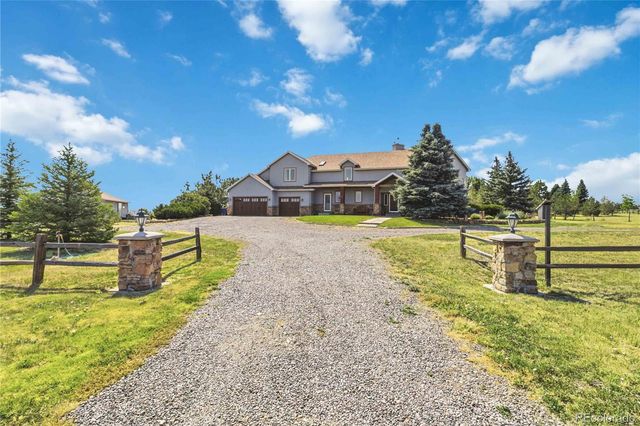 8124 S Ireland Way, Aurora, CO 80016