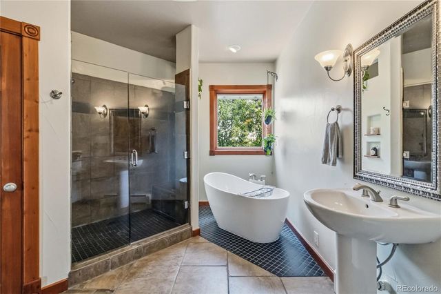8124 S Ireland Way, Aurora, CO 80016