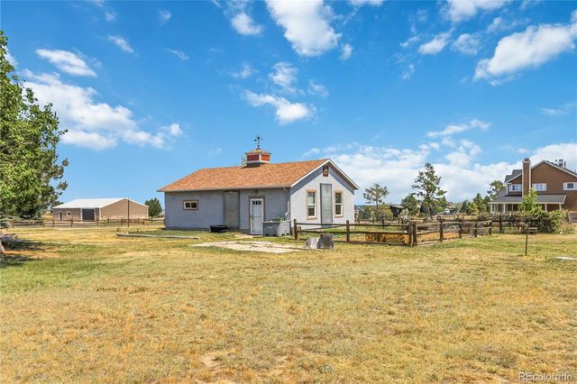 8124 S Ireland Way, Aurora, CO 80016