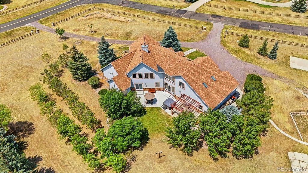 8124 S Ireland Way, Aurora, CO 80016