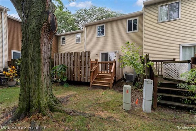 36467 Park Place Drive 64, Sterling Heights, MI 48310