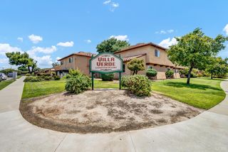 888 N Greenfield Apt O Avenue, Hanford, CA 93230