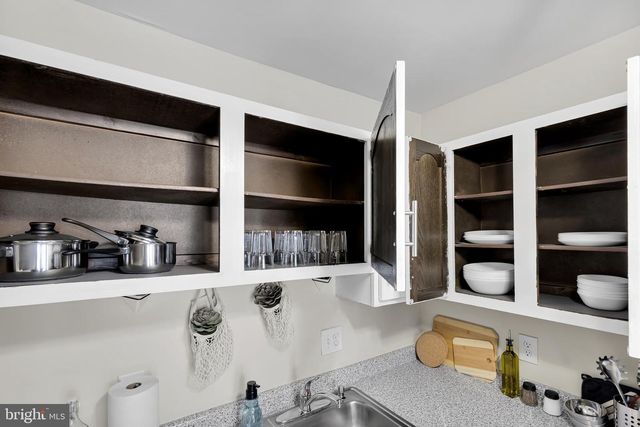 8608 VILLAGE SQ #15/8608, Alexandria, VA 22309
