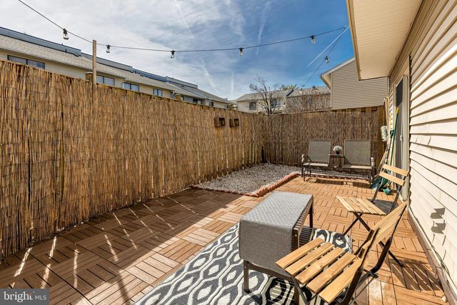 8608 VILLAGE SQ #15/8608, Alexandria, VA 22309