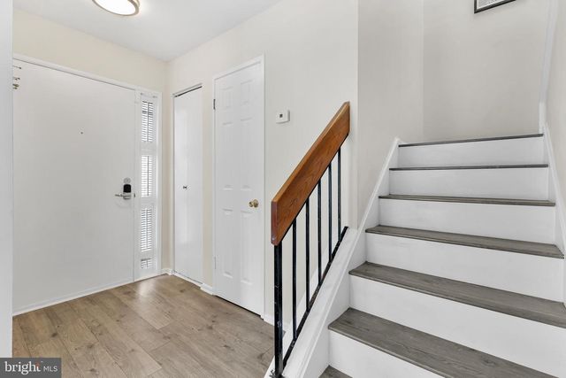 8608 VILLAGE SQ #15/8608, Alexandria, VA 22309