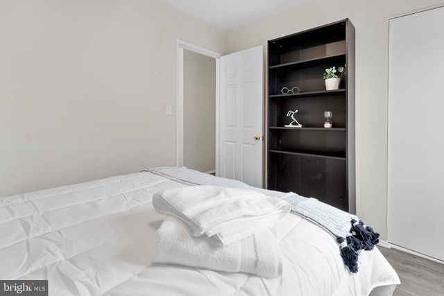 8608 VILLAGE SQ #15/8608, Alexandria, VA 22309