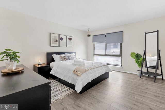 8608 VILLAGE SQ #15/8608, Alexandria, VA 22309