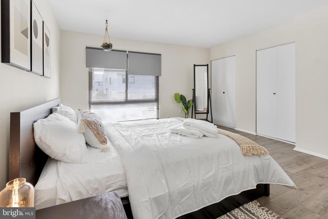 8608 VILLAGE SQ #15/8608, Alexandria, VA 22309