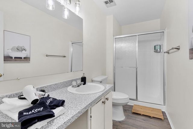 8608 VILLAGE SQ #15/8608, Alexandria, VA 22309