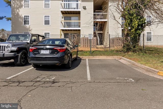8608 VILLAGE SQ #15/8608, Alexandria, VA 22309
