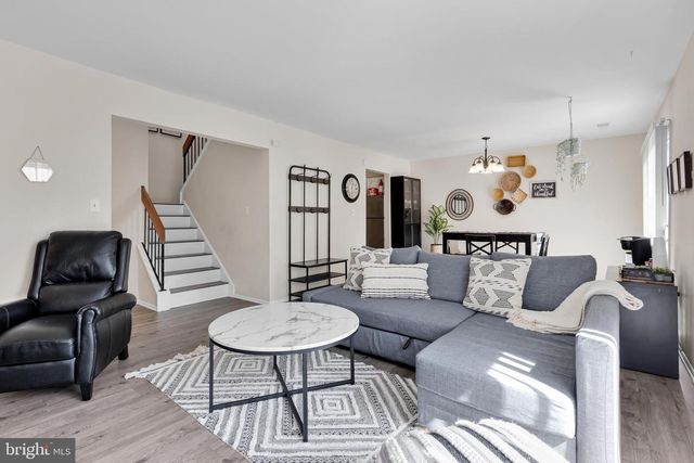8608 VILLAGE SQ #15/8608, Alexandria, VA 22309