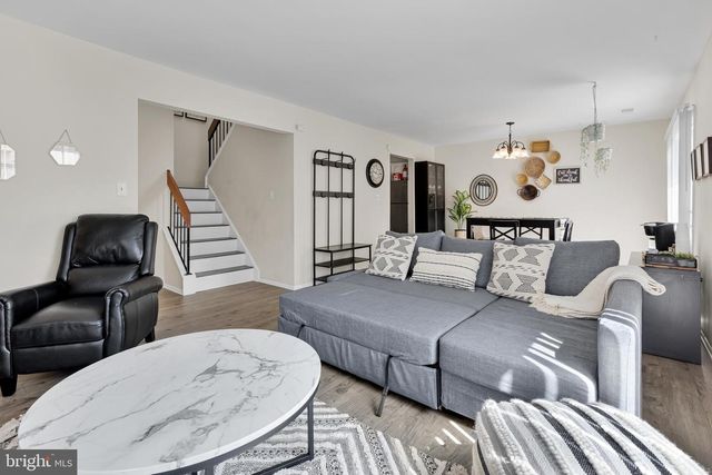 8608 VILLAGE SQ #15/8608, Alexandria, VA 22309