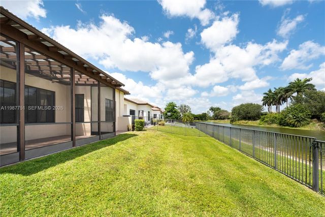 8513 NW 41st St -, Cooper City, FL 33024