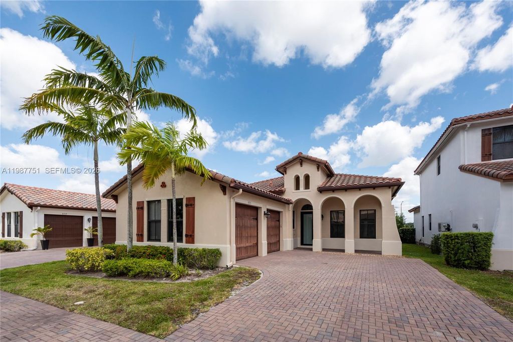 8513 NW 41st St -, Cooper City, FL 33024