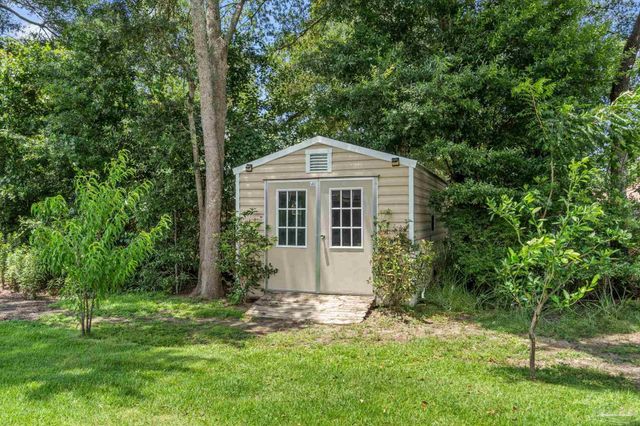 8916 Clearbrook Dr, Milton, FL 32583