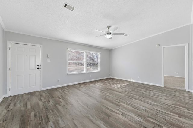 3400 Raindrop Drive, Alvarado, TX 76009