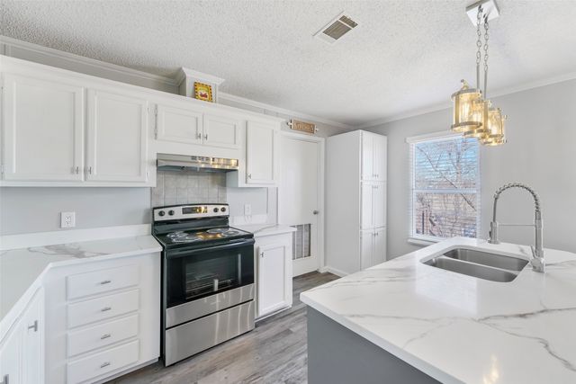 3400 Raindrop Drive, Alvarado, TX 76009