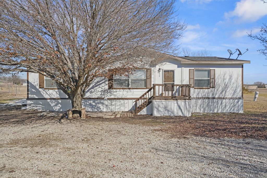 3400 Raindrop Drive, Alvarado, TX 76009