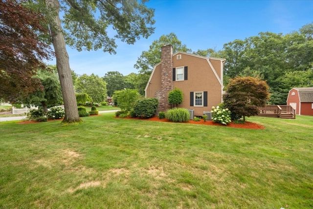 195 Colonial Dr, Somerset, MA 02726