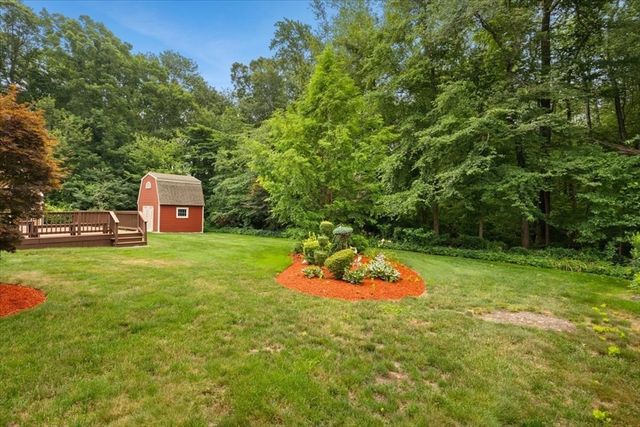 195 Colonial Dr, Somerset, MA 02726
