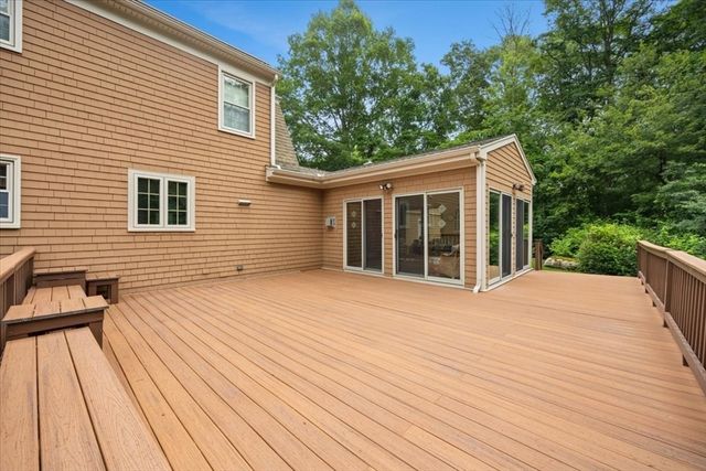 195 Colonial Dr, Somerset, MA 02726