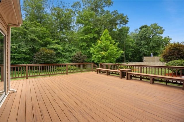 195 Colonial Dr, Somerset, MA 02726