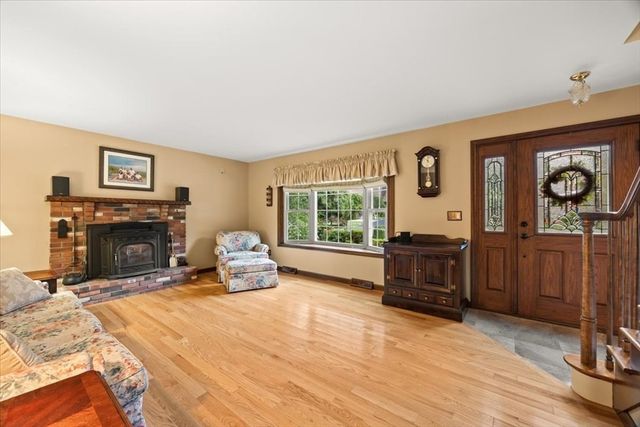195 Colonial Dr, Somerset, MA 02726