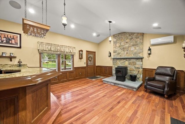 195 Colonial Dr, Somerset, MA 02726