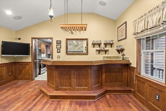 195 Colonial Dr, Somerset, MA 02726