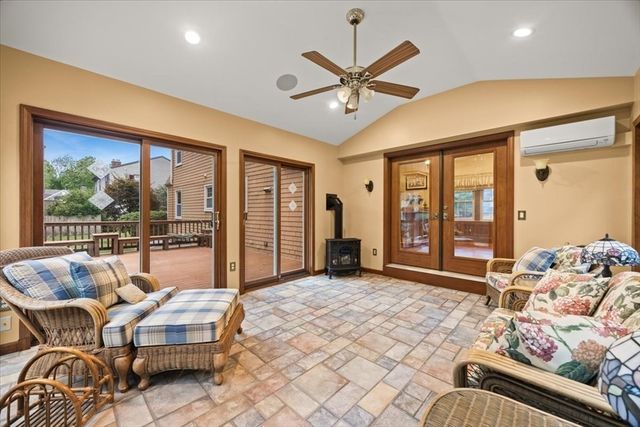 195 Colonial Dr, Somerset, MA 02726