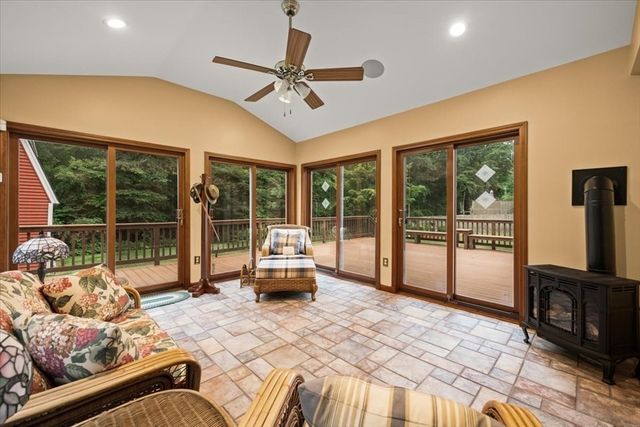 195 Colonial Dr, Somerset, MA 02726