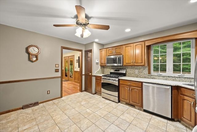 195 Colonial Dr, Somerset, MA 02726