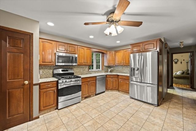195 Colonial Dr, Somerset, MA 02726