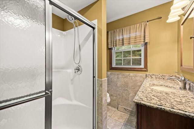 195 Colonial Dr, Somerset, MA 02726