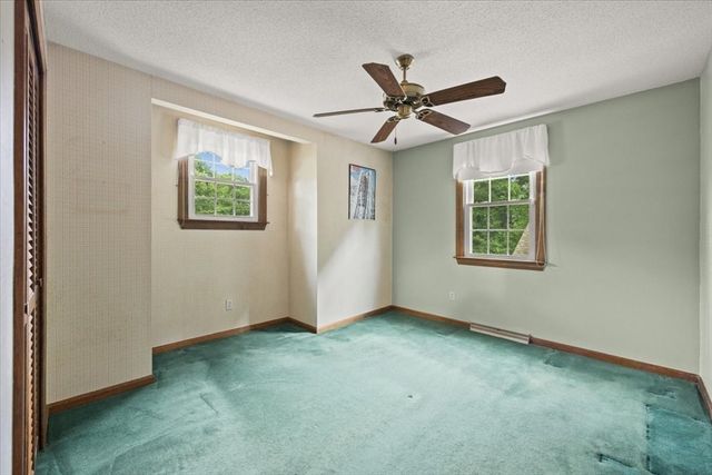 195 Colonial Dr, Somerset, MA 02726